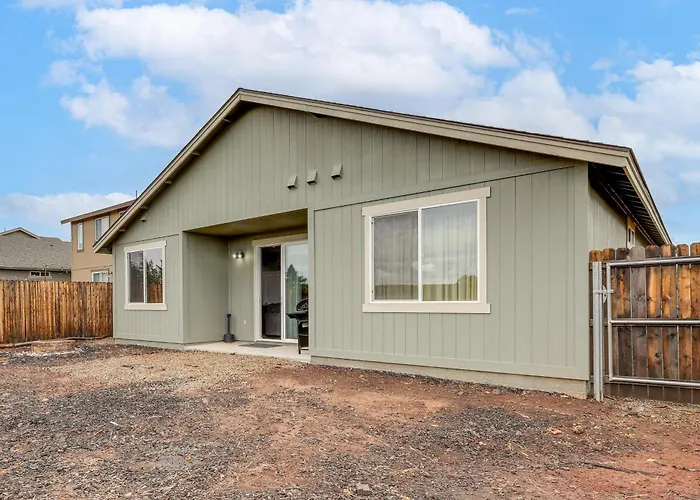 Ski, Hike & Explore: W/ Fenced Yard *